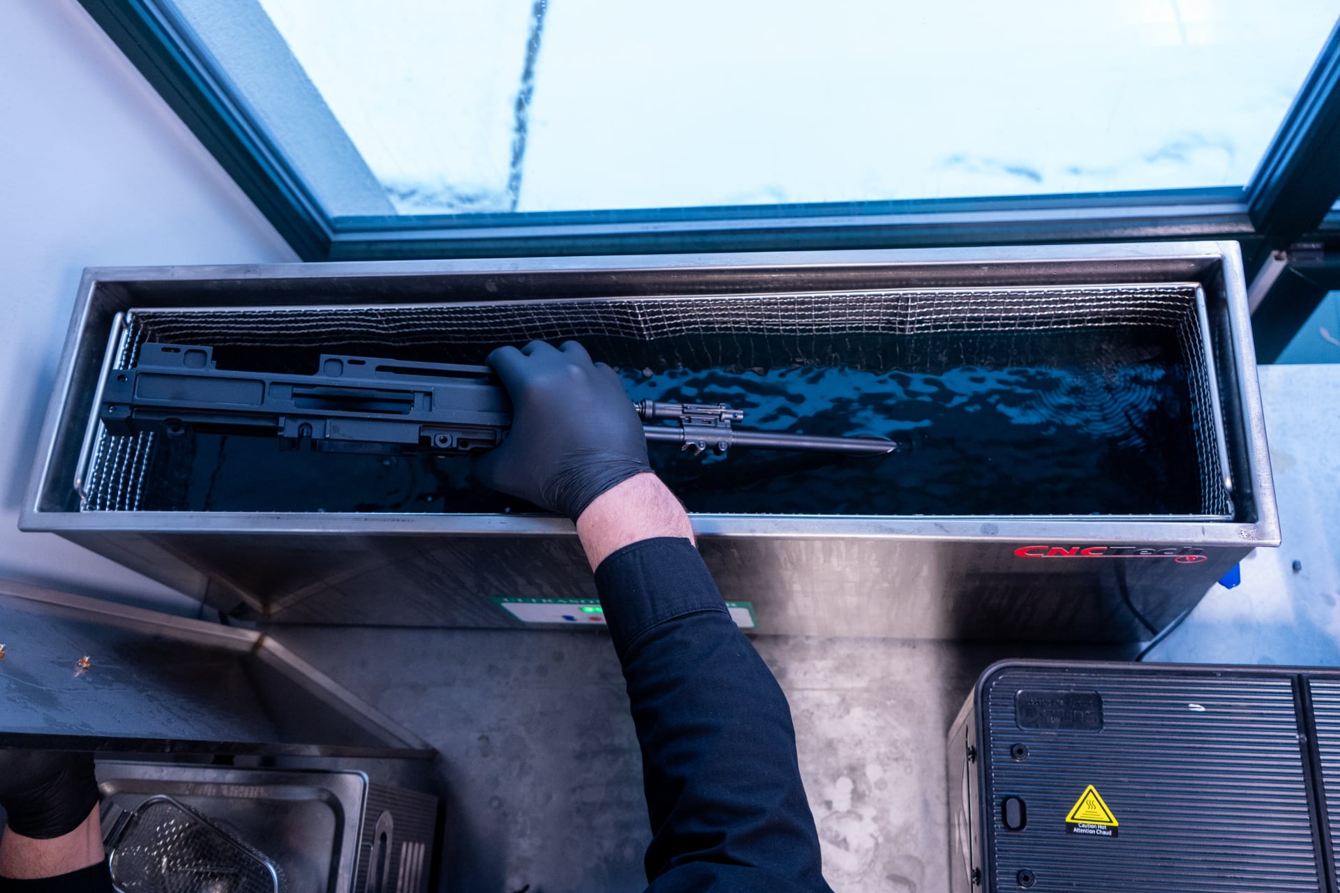 Instalacja urządzenia wylotowego broni krótkiej